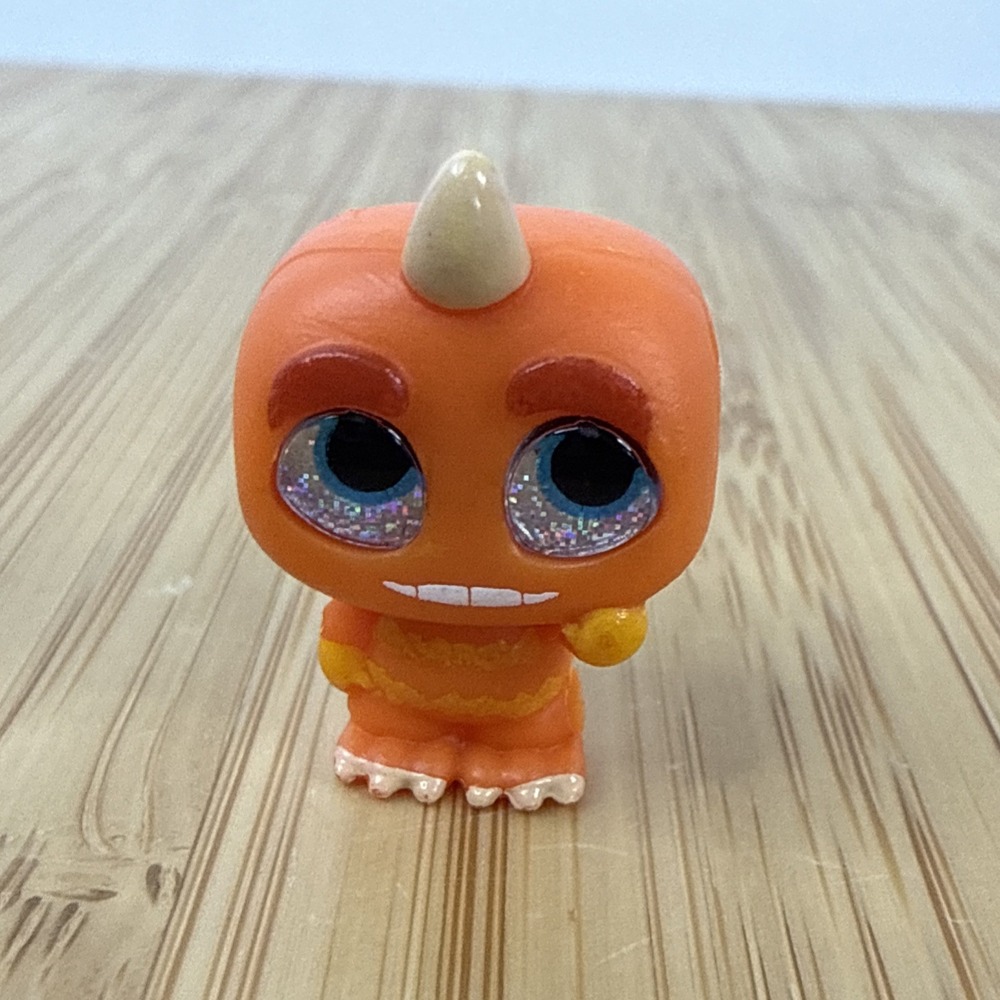 Disney Doorables Series 1 Monsters Inc Roz And George Sanderson - Picture 7 of 11